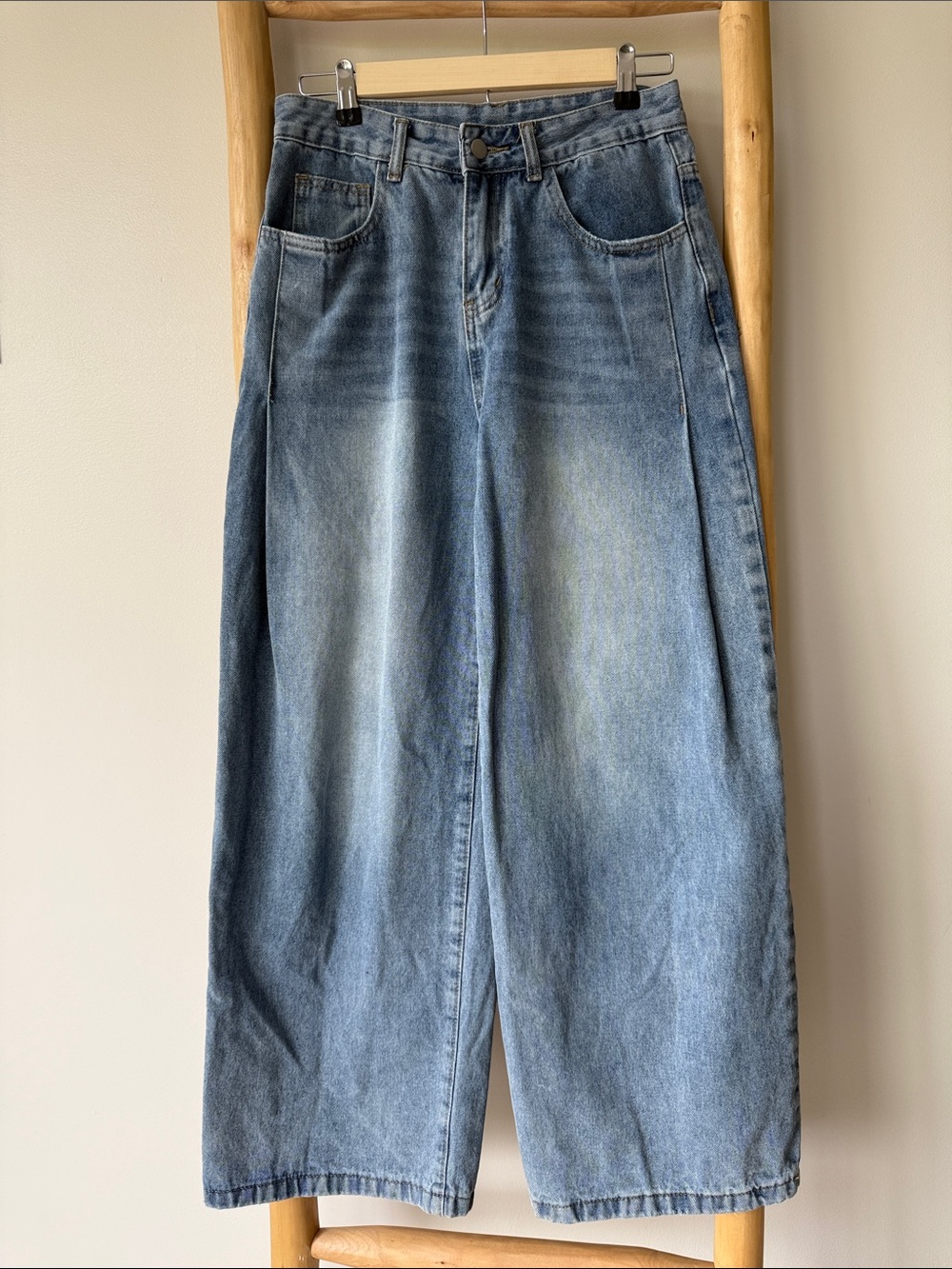 Dazy Light Wash High Rise Wide Leg Barrel Jeans  Small (4-6)